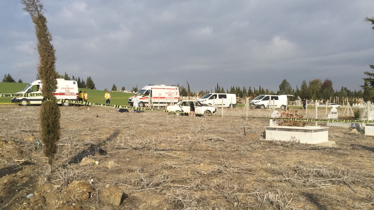 Mezarlıkta 3 erkek cesedi bulundu