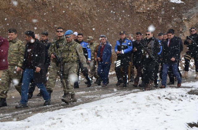 Komutandan köylülere söz: Gelemezsem rütbelerimi söker atarım
