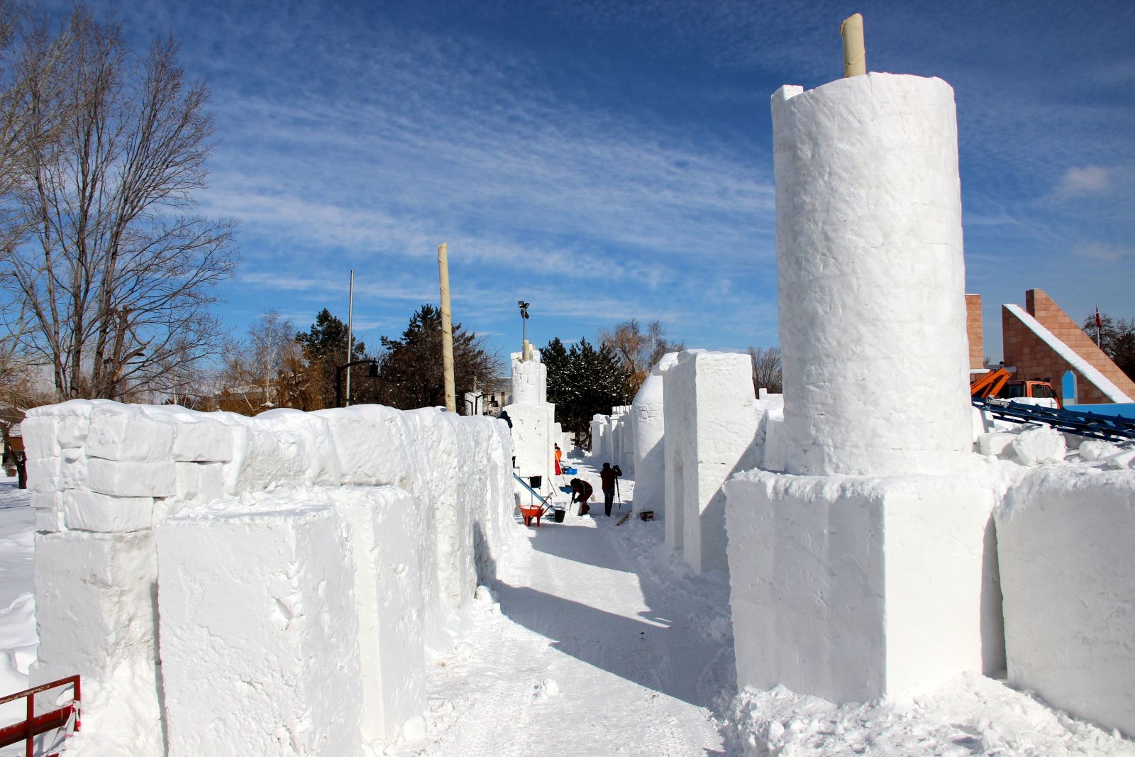 Erzurum’da ‘kardan sokak’ yaptılar