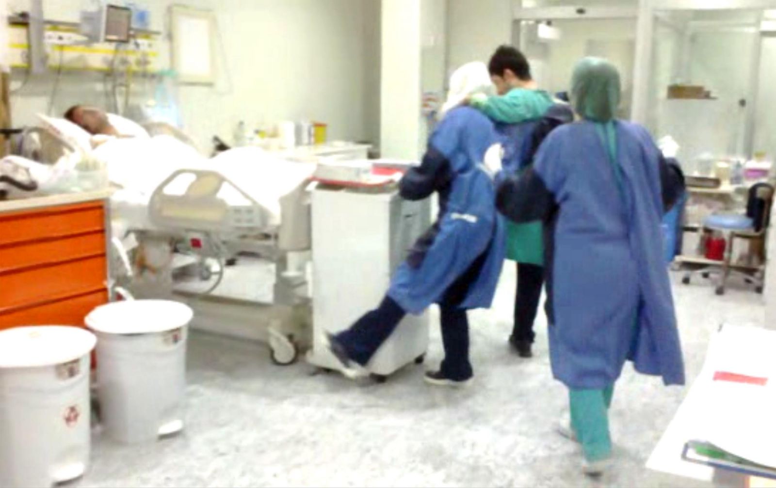 Yoğun bakımda halay çektiler!