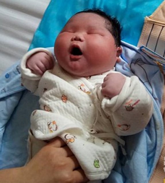 Sezaryenle 6 kilo doğdu