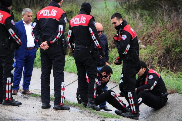 Telsizden babasının ölüm haberini duyan polis gözyaşlarına boğuldu