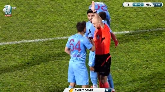 Avni Aker'de ilginç pozisyon