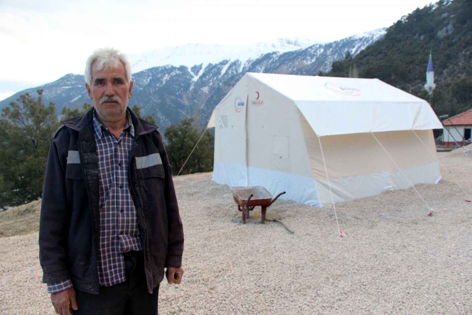 Antalya Kumluca'da heyelan nedeniyle 12 ev boşaltıldı