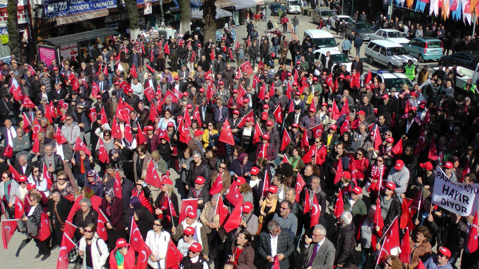 CHP'li başkan 'Hayır' otobüsünden 'Evet' deyince olan oldu