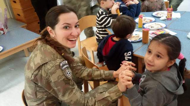 Türk askerlerinden anlamlı ziyaret!