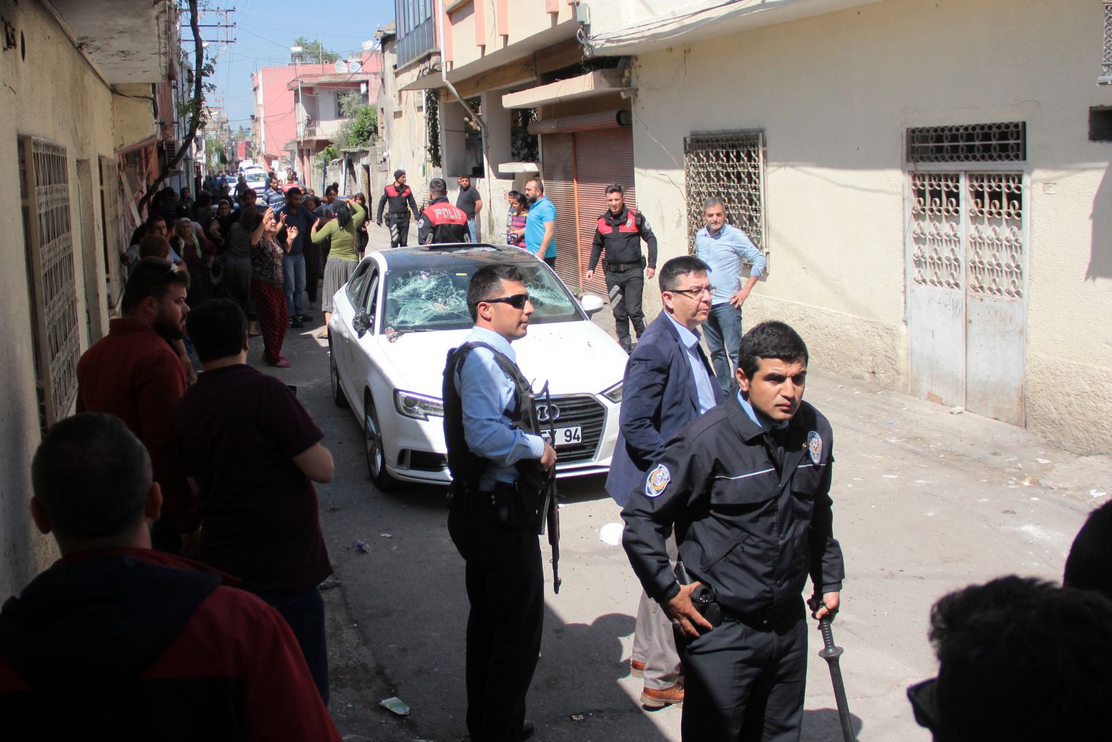 Adana'da kalaşnikoflu çatışma, ölü ve yaralılar var