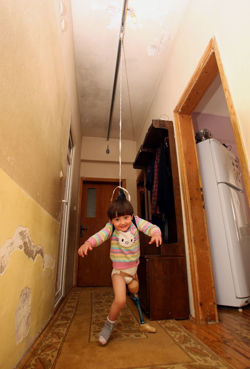 Kızının ağlamasına dayanamayınca bu düzeneği yaptı!