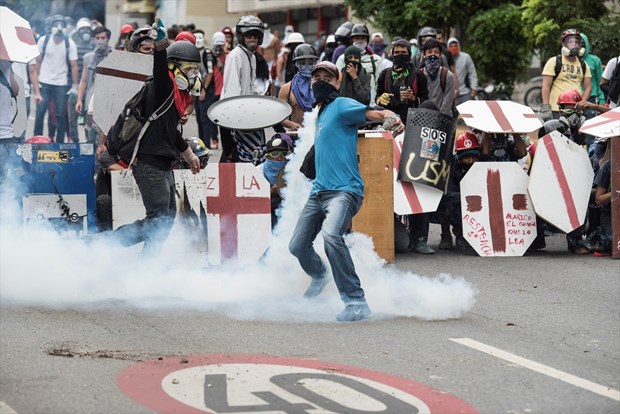 Venezuela'da tansiyon düşmüyor: 34 ölü, 200 yaralı