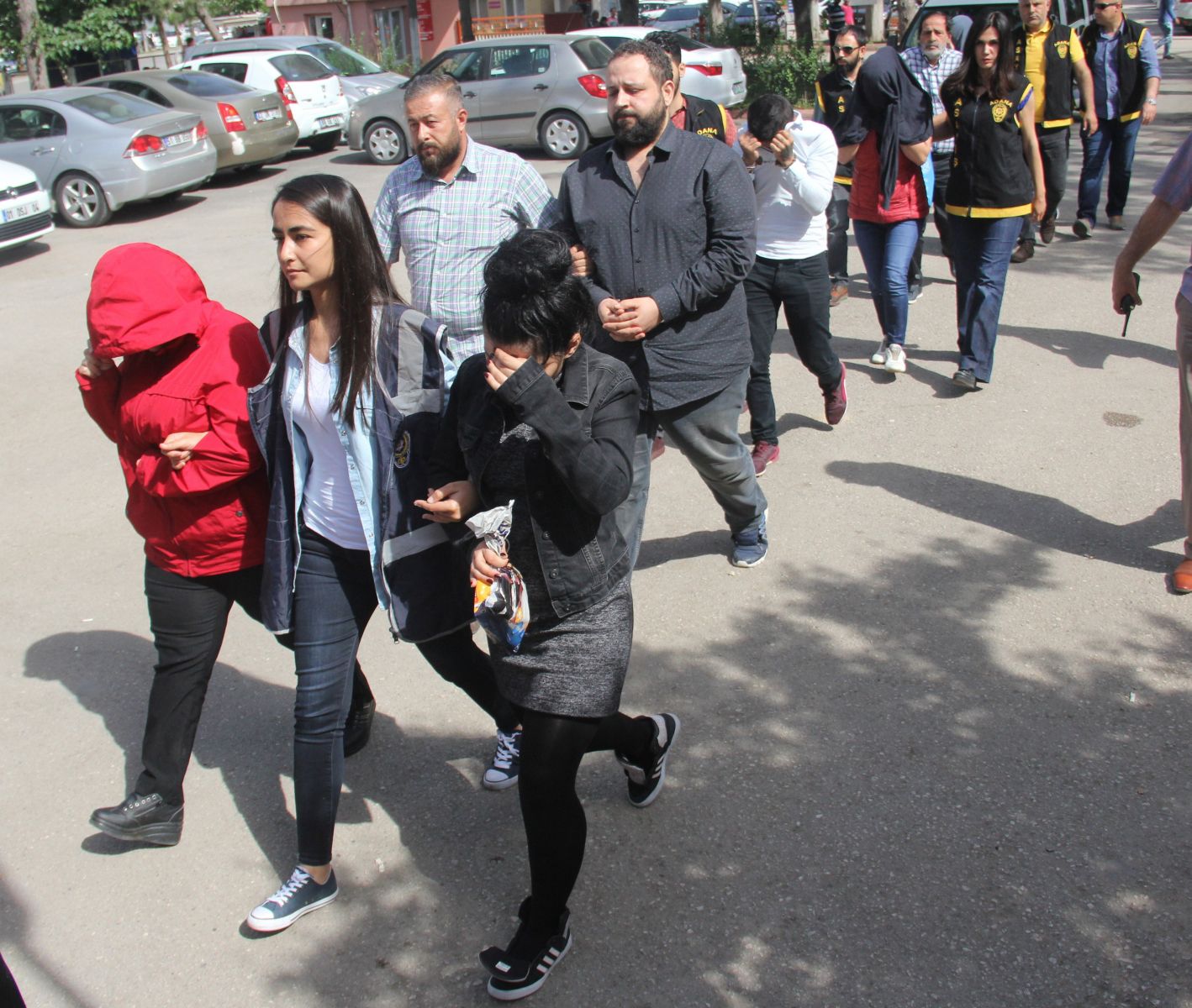 Bilgisayar merakıyla önce hacker oldu, sonra aile boyu bakın ne yaptılar