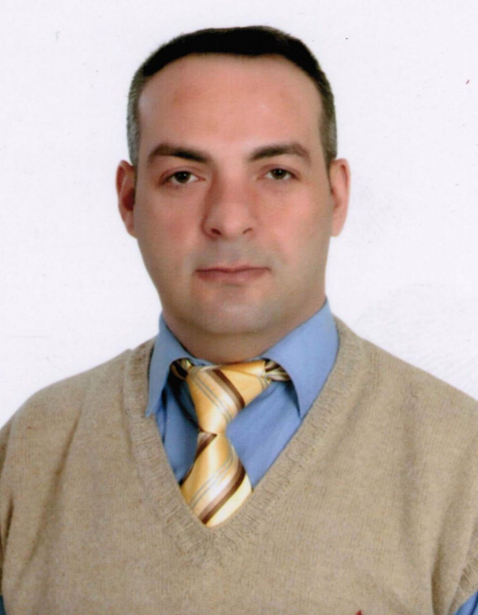 Annesini boğazını keserek öldürdü