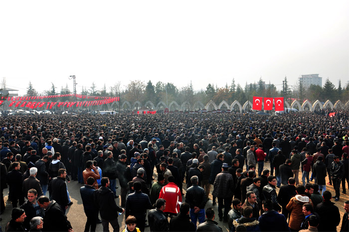 Sur şehidini on binler uğurladı! Tekbirler şehri inletti