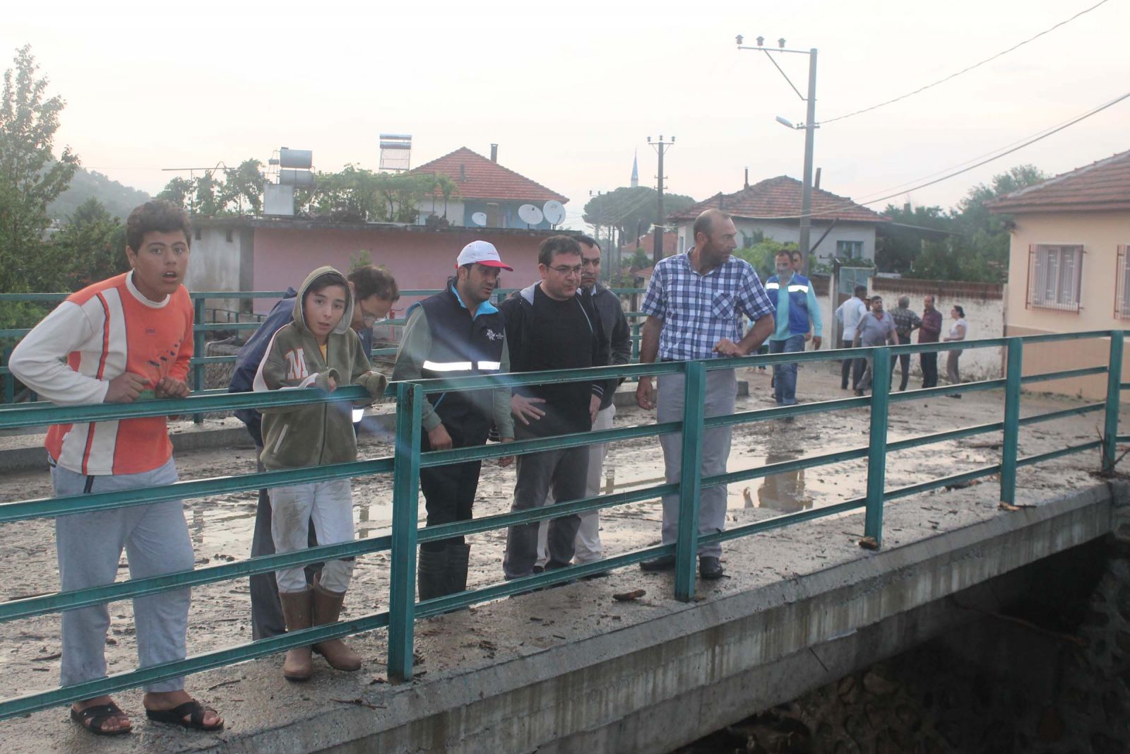Aydın'da sağanak yağış hayatı felç etti
