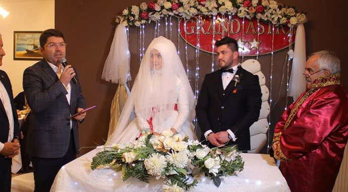 Bartın'da arıza yapan aracı iterken canından oldu