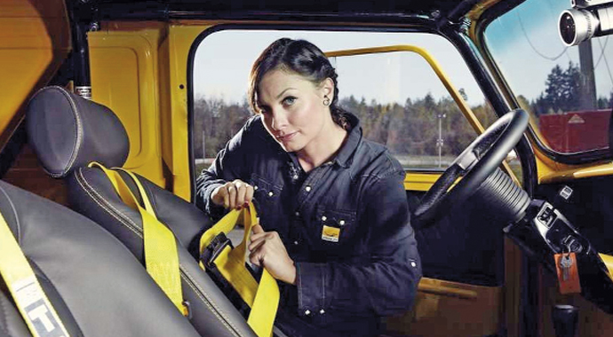 Alman TV yıldızı, otomobil sevdalısı Lina Van de Mars: 'Motor yağı benim için bakım kremi sayılır'