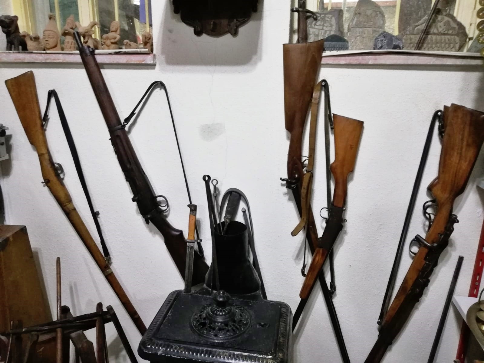 30 yıldır köy köy gezip antika eşyaları topluyor