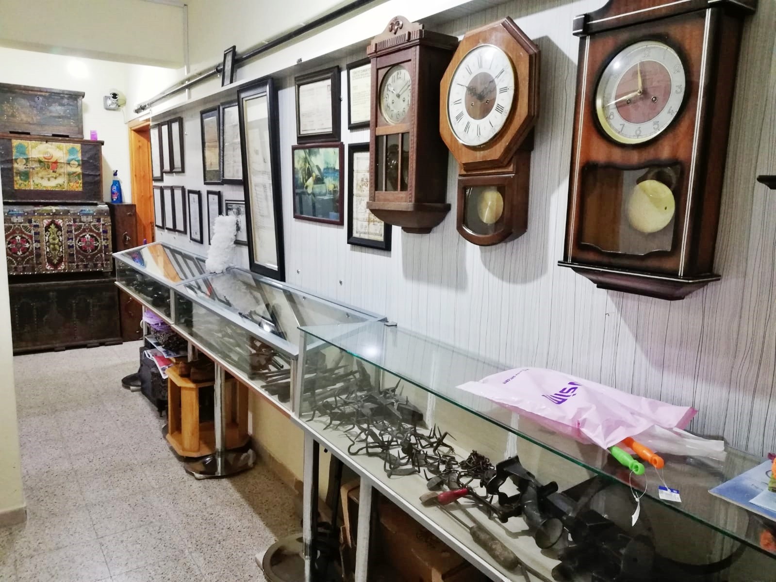 30 yıldır köy köy gezip antika eşyaları topluyor