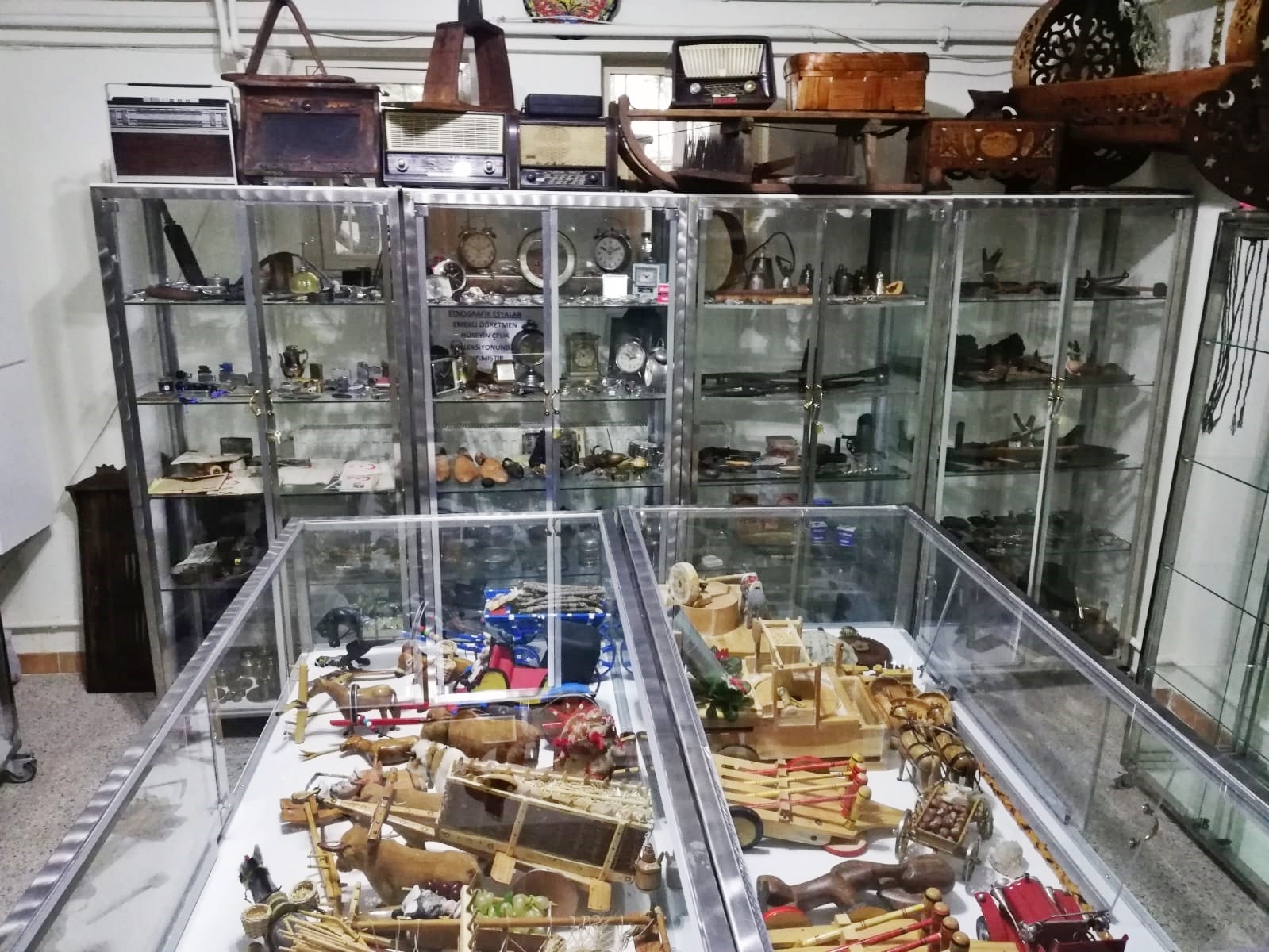 30 yıldır köy köy gezip antika eşyaları topluyor