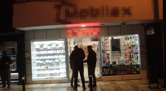 Silah tutukluk yapınca vurulmaktan kurtuldular