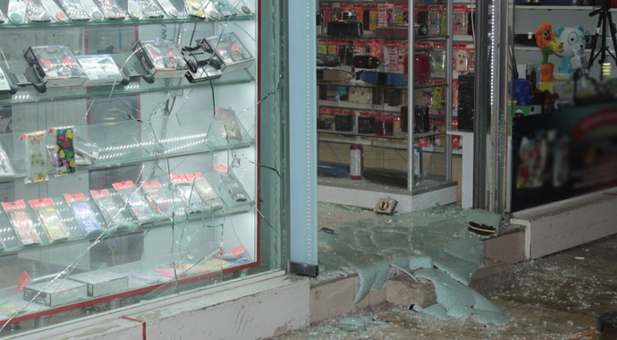 Silah tutukluk yapınca vurulmaktan kurtuldular