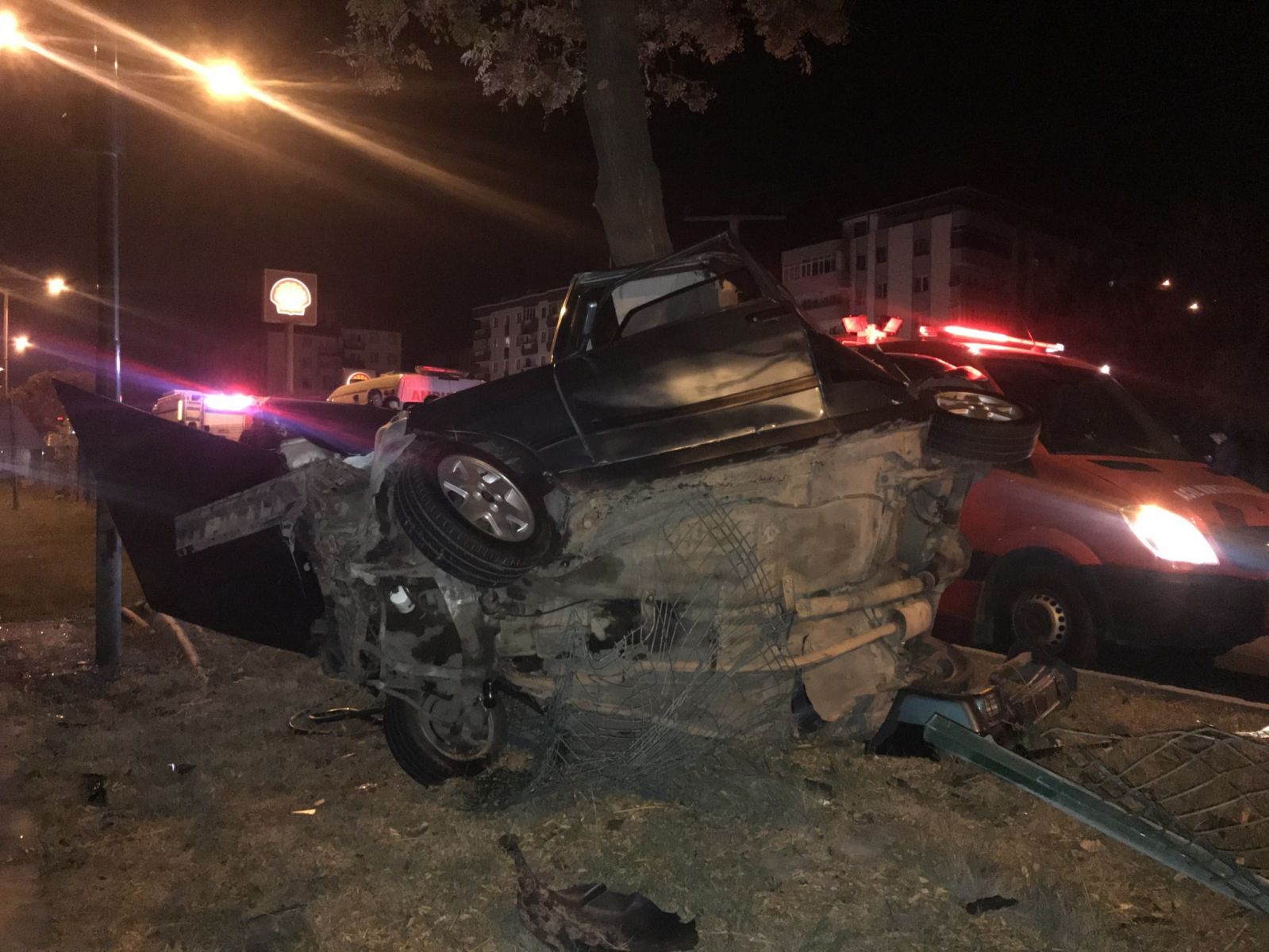 Ağaca çarpan araçta feci ölüm