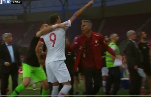 Milli maçta şok! Cenk Tosun çılgına döndü