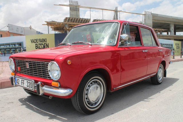 Bir buçuk senede topladığı 1975 model arabasını 65 bin liraya satıyor