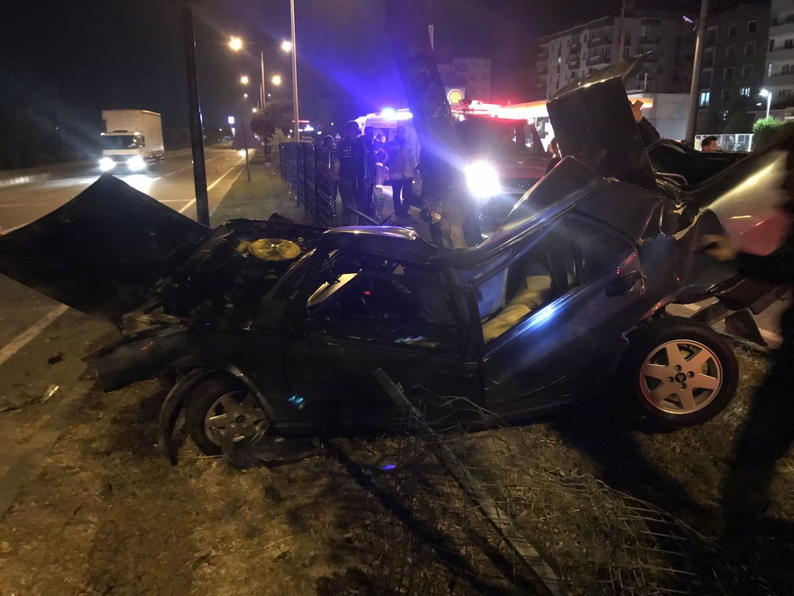 Ağaca çarpan araçta feci ölüm