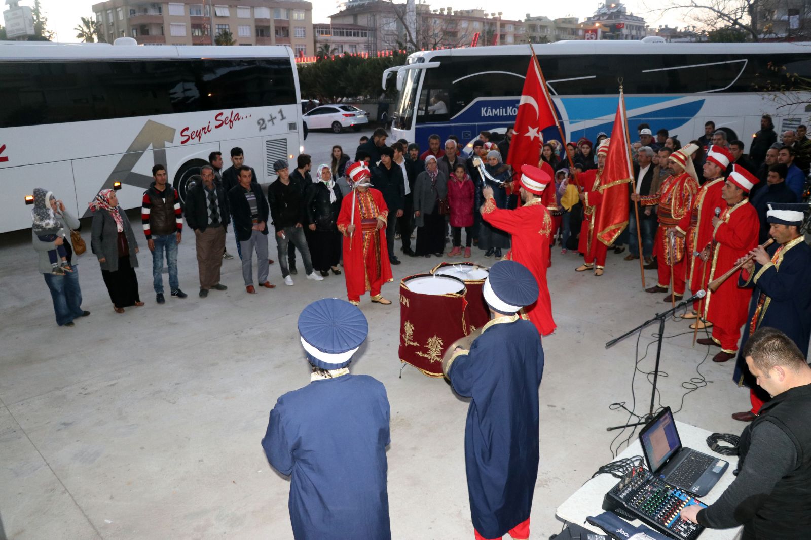 Antalya'da asker adayları mehter takımıyla uğurlandı