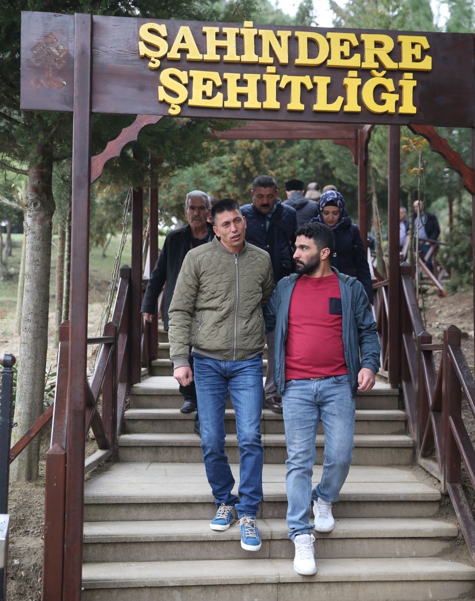 Ömer Halisdemir'in kardeşiyle Fethi Sekin'in kardeşi buluşup kucaklaştı