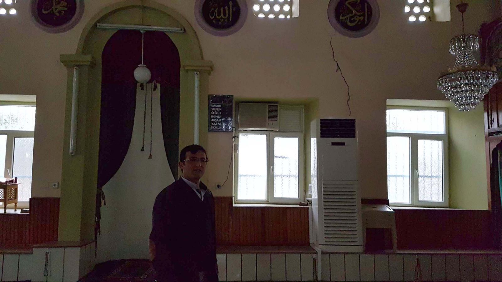 Manisa, gece de sallandı