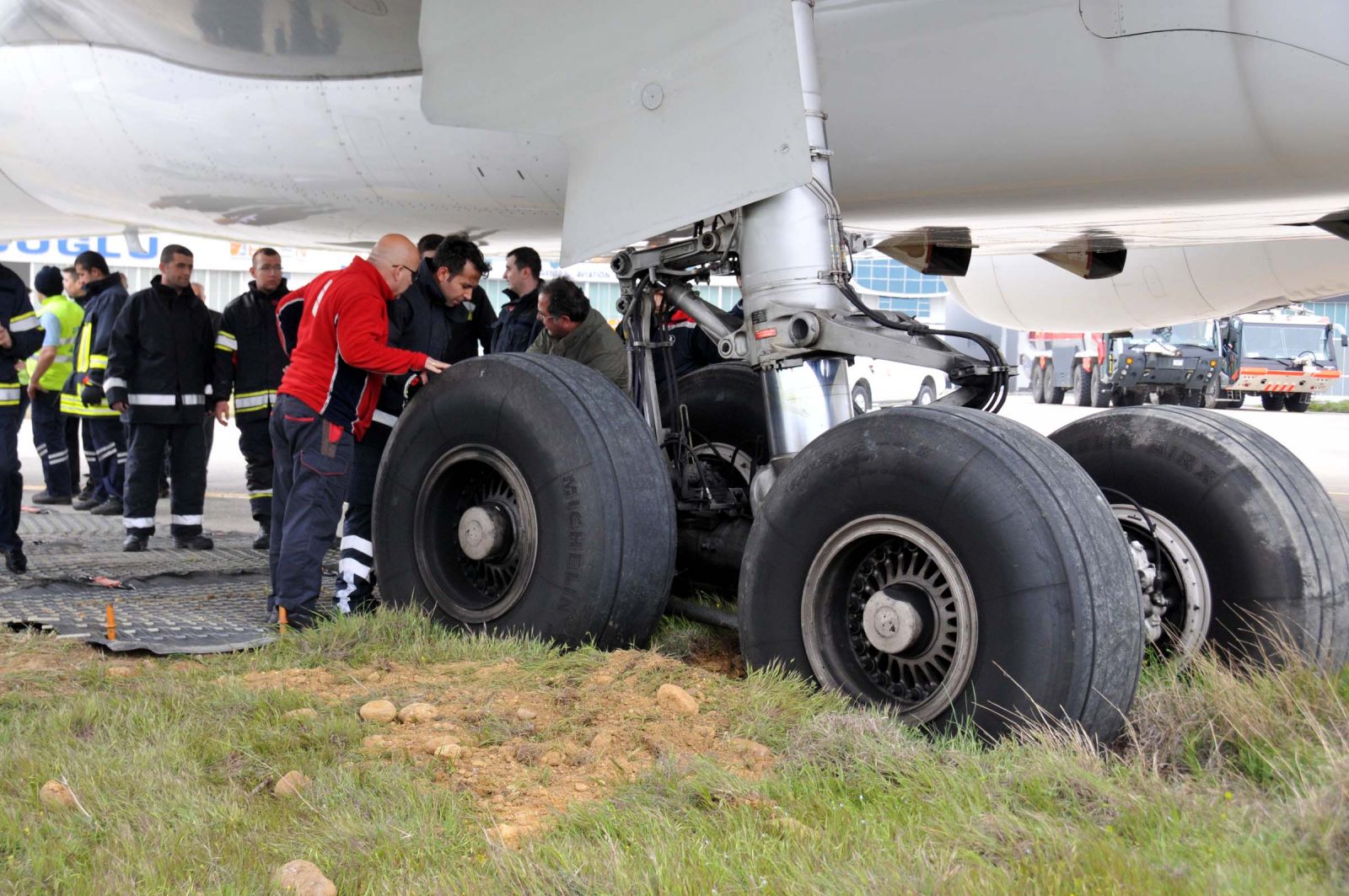 Atatürk Havalimanı’nda uçak pistten çıktı