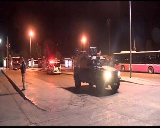 Yenibosna'da özel halk otobüsü ateşe verildi