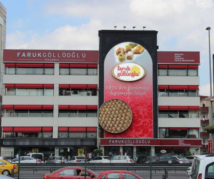 Kayyum, Güllüoğlu’nun tabelasını indirdi