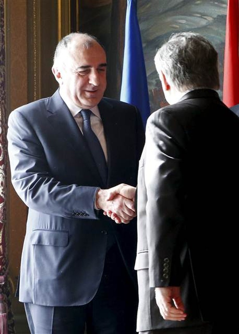 Azerbaycan ve Ermenistan Dışişleri Bakanları Moskova'da tokalaştı