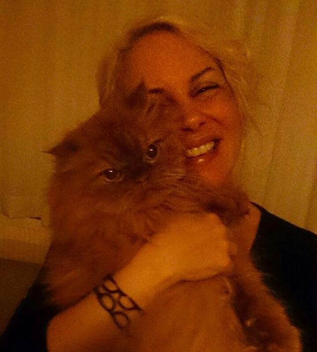 Bir dönem 'Yıkılıyo' şarkısıyla efsaneleşen Ayça Tekindor'un son hali şaşırttı