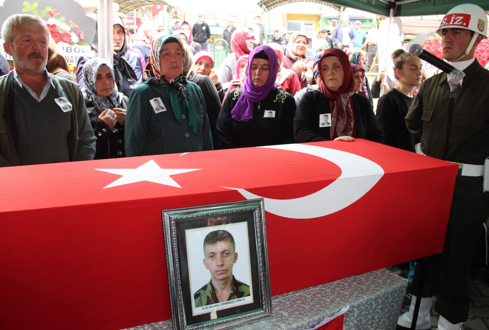 Kalbi kardeş acısına dayanamadı!