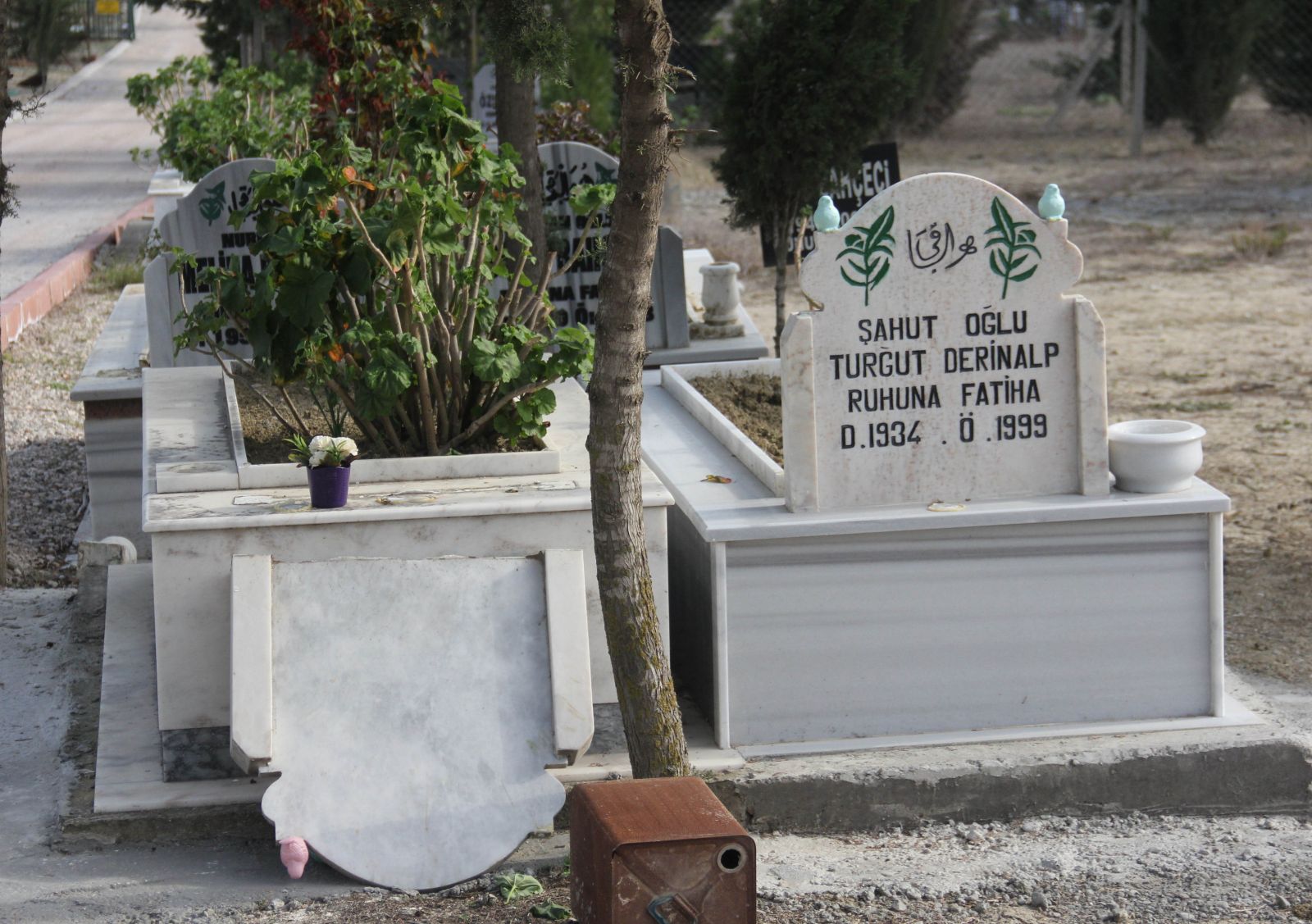 Adana'da bazı mezarlar tahrip edildi