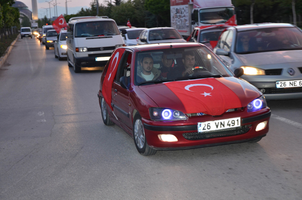 Şehir ayağa kalktı, 150 araçlık konvoyla gittiler!