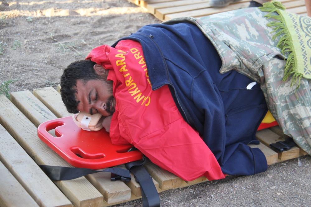 Kaybolduğu gölden 20 saat sonra sağ çıkarıldı