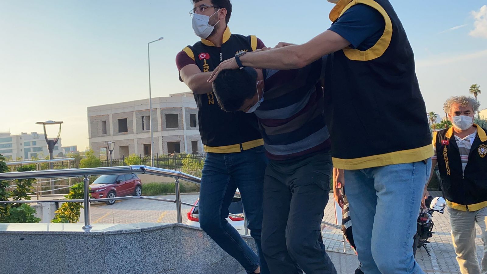 Hatay'da eşi ve iki çocuğunu öldüren adam tutuklandı