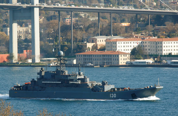 Dev Rus savaş gemisi İstanbul'dan geçti