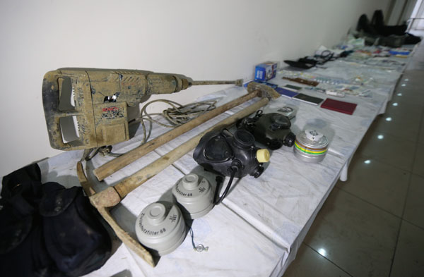 PKK'lıların ambulanstan gasp ettikleri malzemeler ele geçirildi