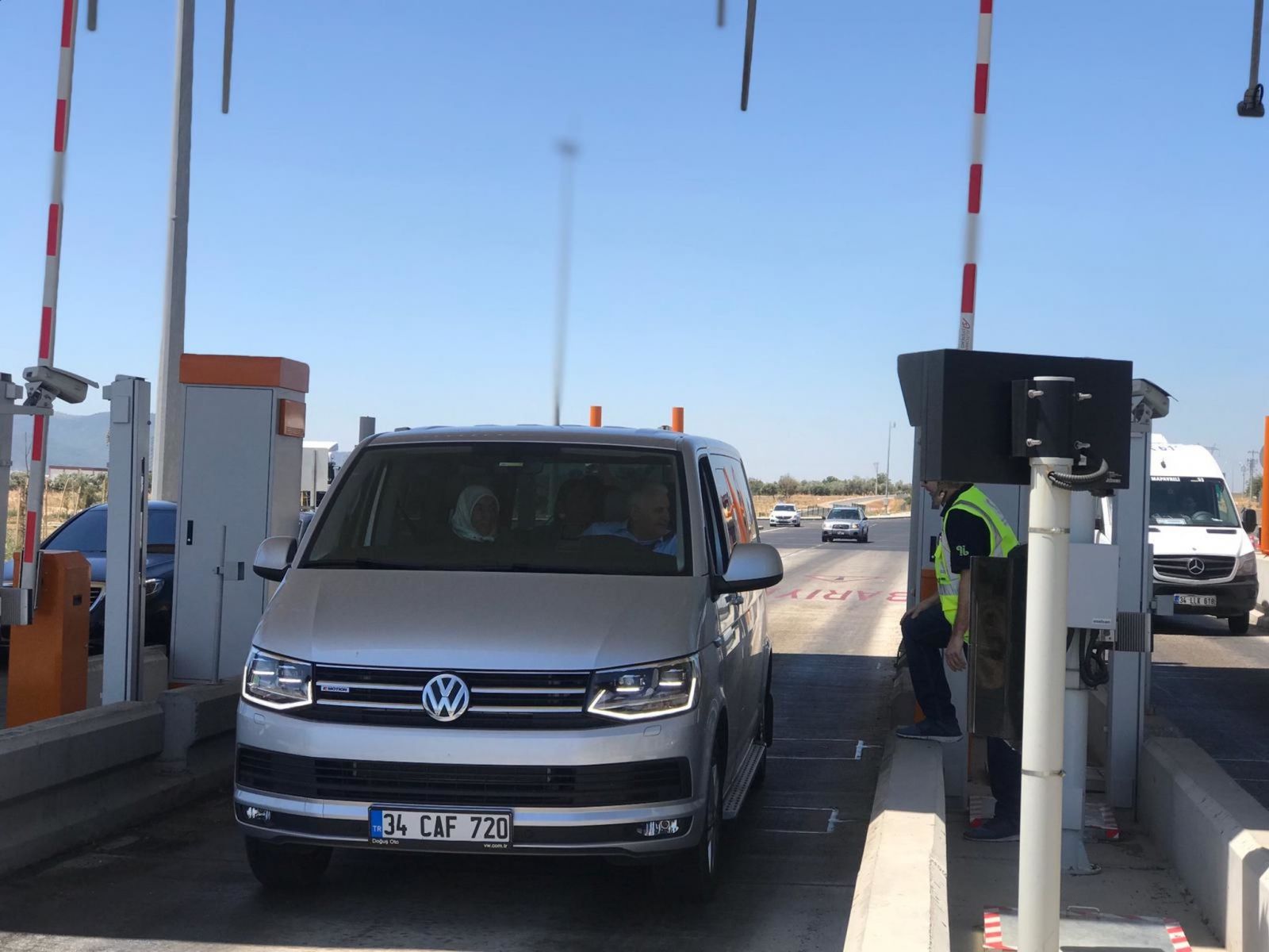 Binali Yıldırım, İstanbul-İzmir Otoyolu'nda direksiyona geçti