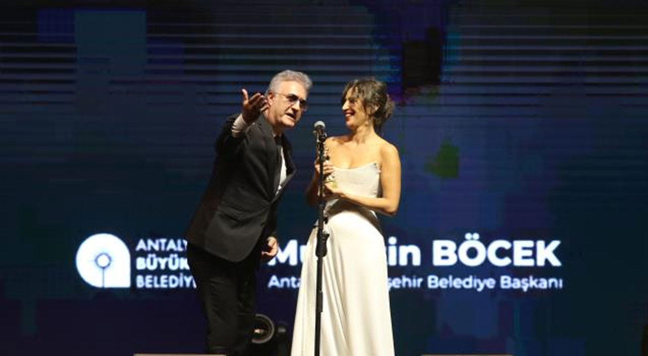 Altın Portakal’da ödül gerginliği: Tamer Karadağlı’nın tavırları geceye damga vurdu