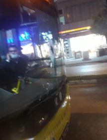 Bursa’da bıçaklı saldırgan halk otobüsünün camını kırdı