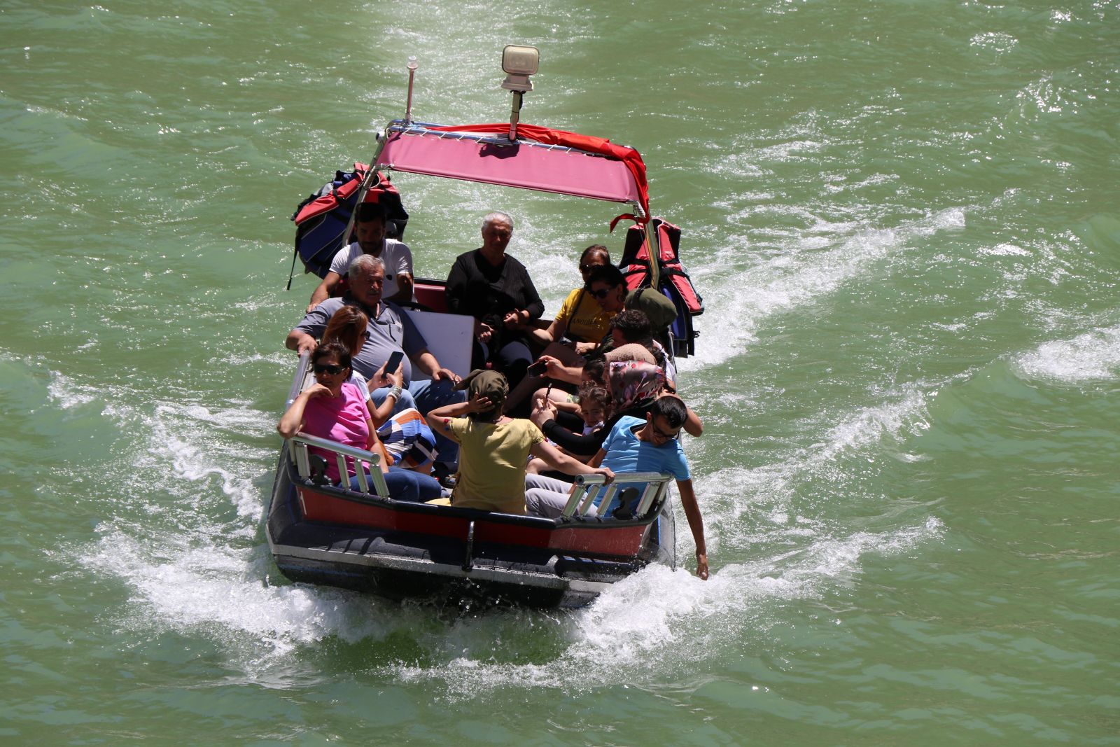 Dünyanın ikinci büyük kalyonunda zipline ve tekne keyfi