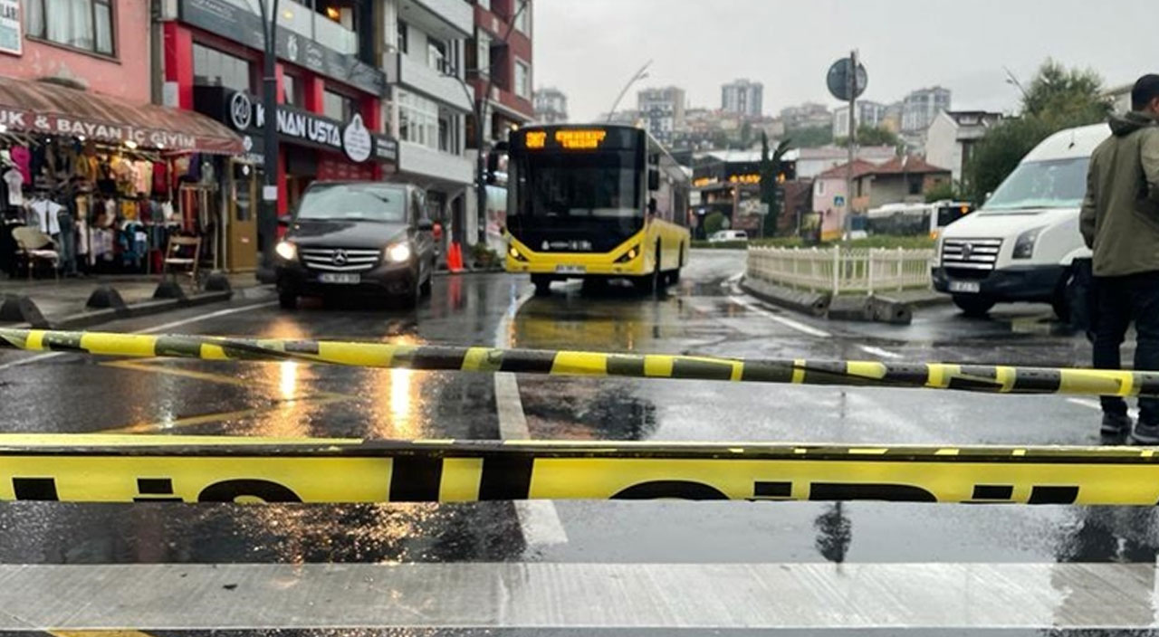Eyüpsultan’da yol çöktü: İETT'nin lastikleri yola gömüldü, cadde trafiğe kapatıldı