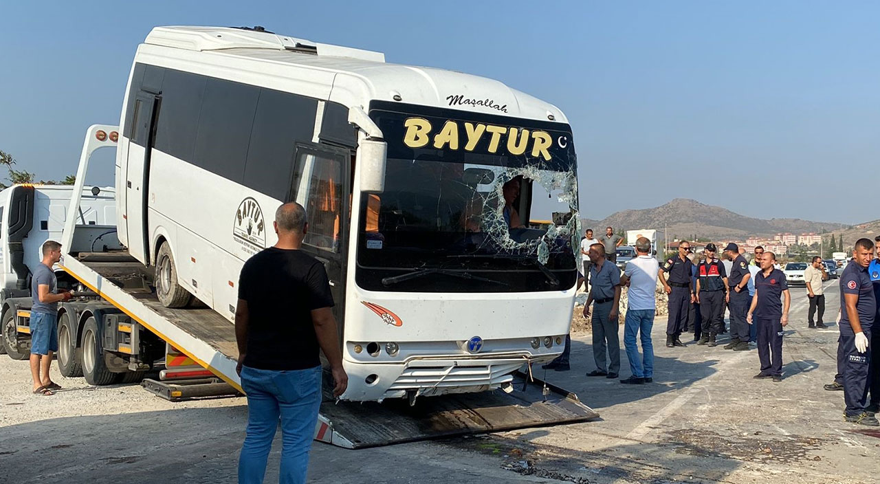 Balıkesir’de midibüs devrildi: 2’si ağır 17 yaralı