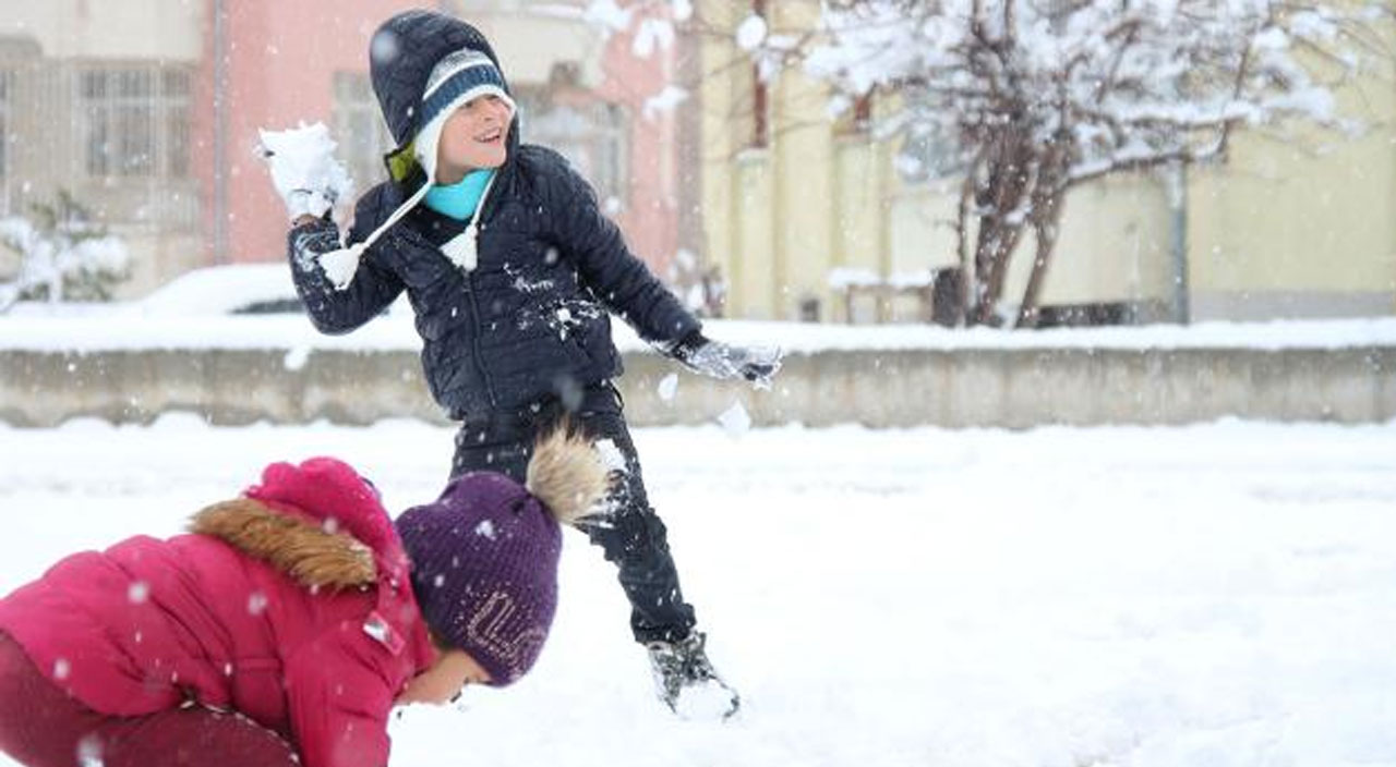 Kar yağışı nedeniyle 12 ilde eğitime ara verildi